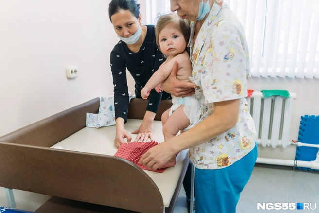 С детьми до 4 лет в больнице может бесплатно остаться родитель или няня | Источник: Елена Латыпова / NGS55.RU