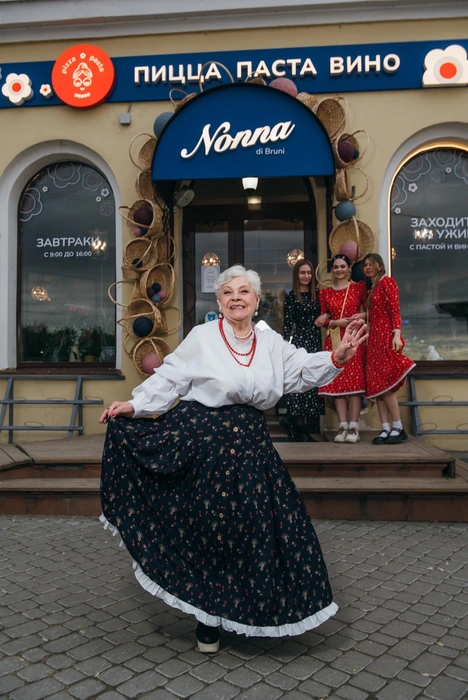 На фото — хозяйка кафе Нонна | Источник: Nonna di Bruni / Vk.ru