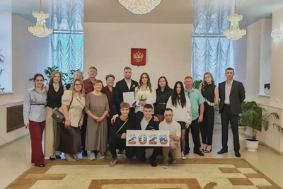 В Приамурье 68 пар поженились в День флага