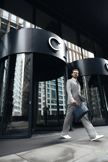 В основе Men’s Look&nbsp;— эксклюзивные коллекции костюмов собственного производства | Источник: Men’s Look