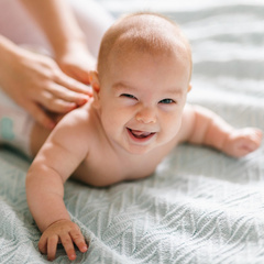 Массаж для новорожденных: как его правильно делать