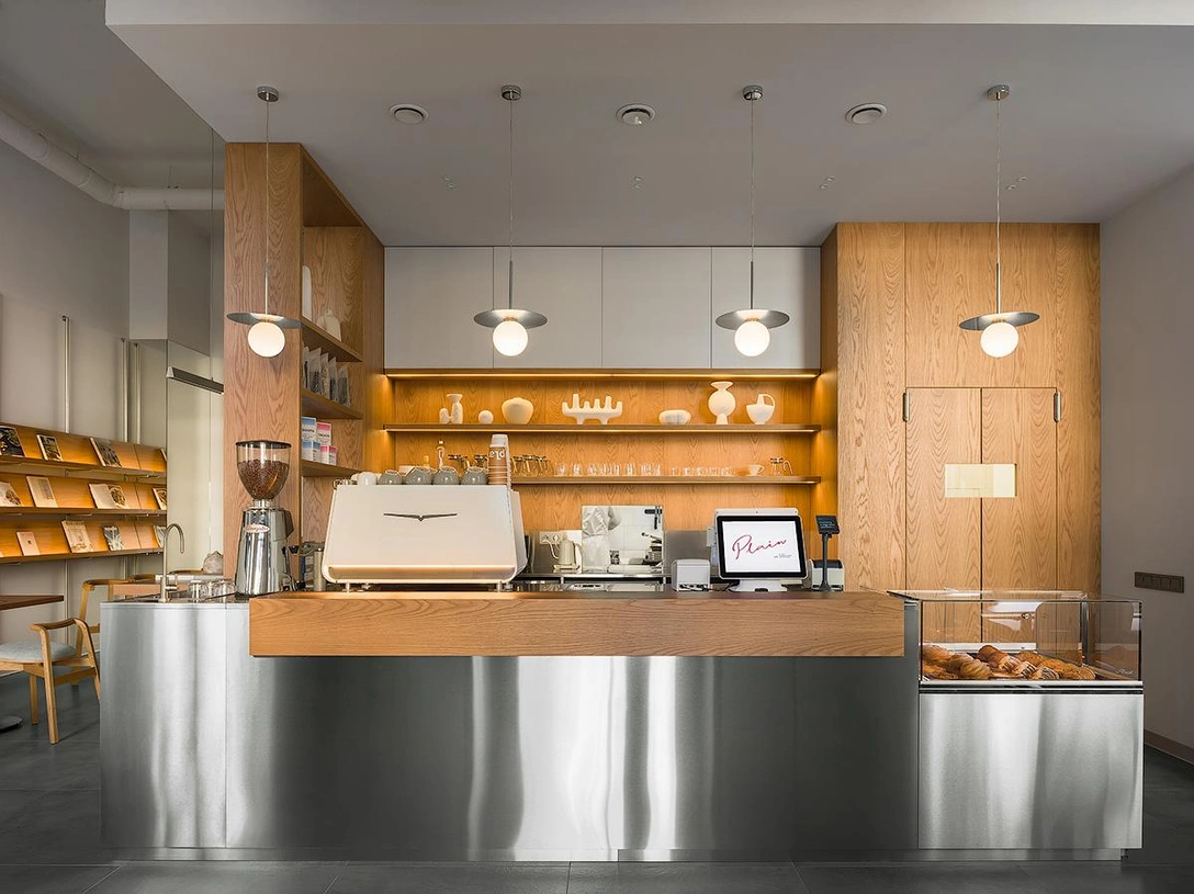 Игра света и минимум декора: кофейня Plain в Москве | Источник: Дмитрий Чебаненко. Стиль: Юлия Чеботарь