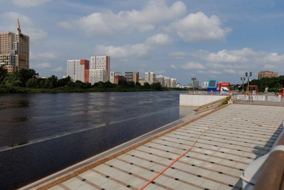 Нижний ярус набережной Туры под водой