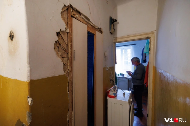 Чиновники заявили, что оперативно обследовали дом, но на этом словно всё и закончилось | Источник: Алексей Волхонский / V1.RU