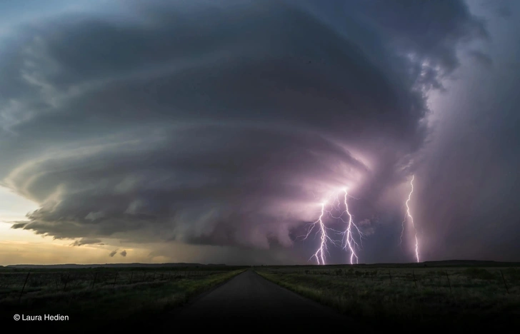 Ну и погодка! Оцените лучшие снимки финалистов метеорологического конкурса Weather Photographer of the Year 2026 | Источник: Laura Hedien / Weather Photographer of the Year 2026