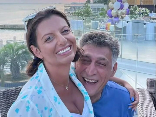 Маргарита Симоньян навсегда запомнит мужа улыбающимся и смеющимся | Источник: Маргарита Симоньян из дома / t.me