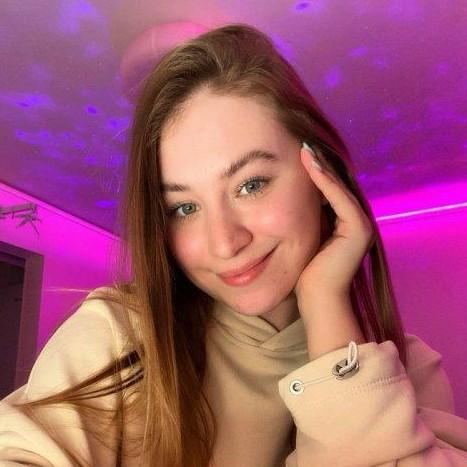 <p>Аня Виноград </p>