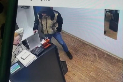 Yekaterinburg woman accuses husband of abuse, watermelon attack