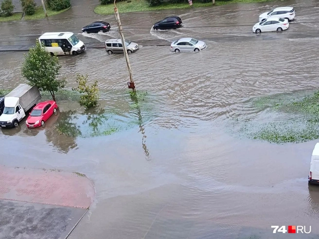 Такое море разлилось на Братьев Кашириных | Источник: читатель 74.RU