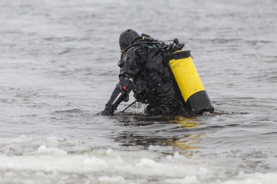 Спасатели ищут двух пропавших рыбаков под Волгоградом