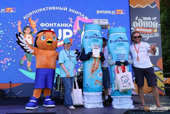 Лучшим корпоративным экипажем на фестивале «Фонтанка SUP» стала команда компании «Верховье» | www.fontanka.ru
