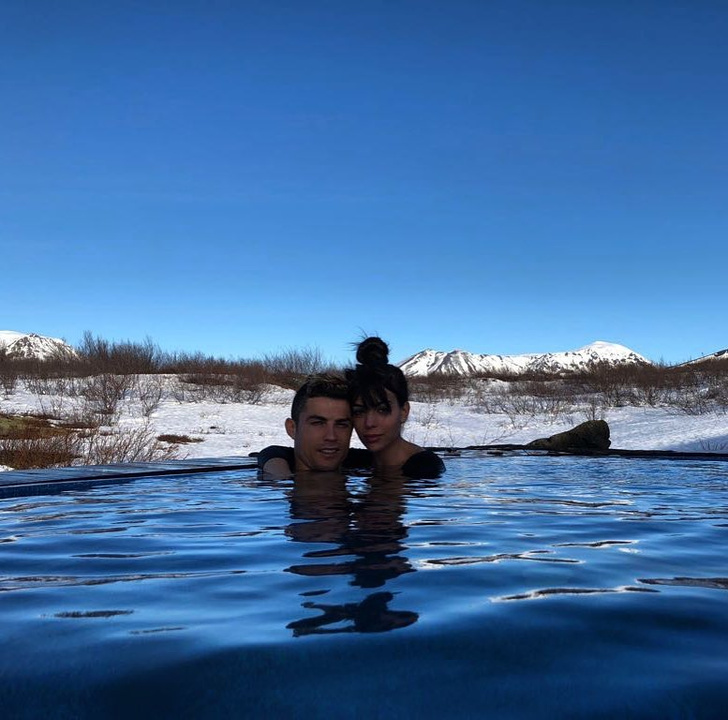 Зимняя сказка: Криштиану Роналду и Джорджина Родригес отдыхают в горах
