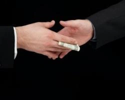 Красноярский депутат ответит за попытку дать взятку полицейскому | ngs24.ru