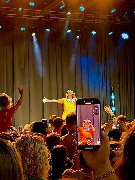 На концертах Татьяны Булановой тоже полный аншлаг | Источник: Татьяна Буланова / Vk.com