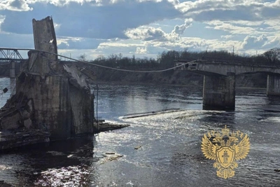 Волхов частично закрыт для судов после обрушения моста