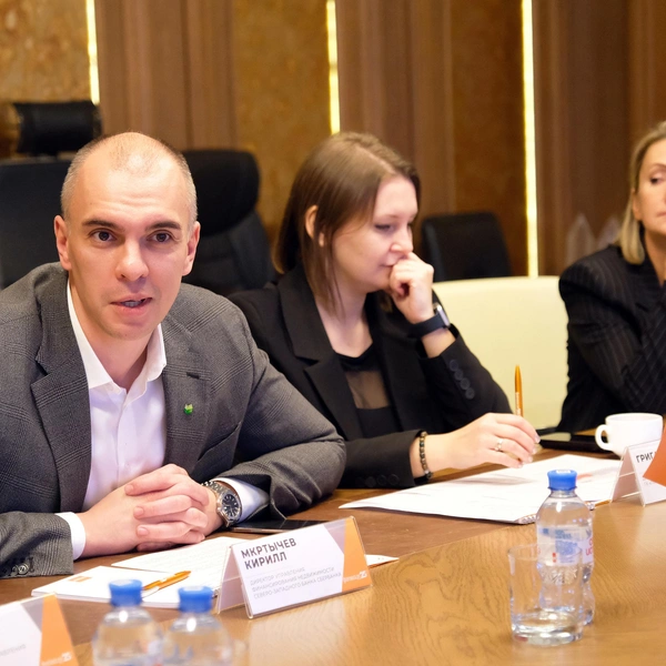 Кирилл Мкртычев&nbsp;— директор управления финансирования недвижимости Северо-Западного банка Сбербанка, Юдита Григайте&nbsp;— директор по маркетингу ГК «Ленстройтрест», Елена Костицына&nbsp;— директор проекта «ЖК Экография. Квартал у Петергофа» компании «Охта Групп» | Источник: Анжела Мнацаканян/ «Фонтанка.ру»