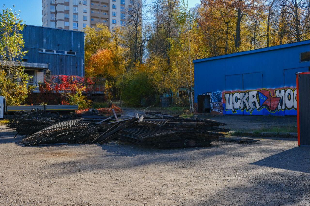 Заброшенным стадионом за театром «Нур» в Уфе занялся загадочный застройщик. Что известно о нем и его планах