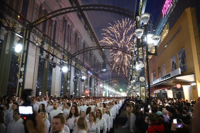 Сотни екатеринбуржцев попрощались с медиаэкраном на Вайнера