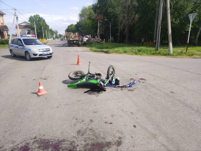 В Саракташском районе водитель питбайка влетел в «Ладу-Весту» | Источник: УМВД России по Оренбургской области