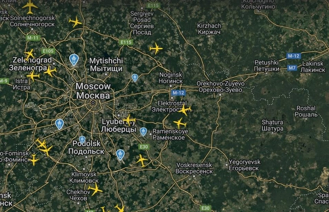 Обстановка в небе над Москвой на 13:25 | Источник: Flightradar24.com