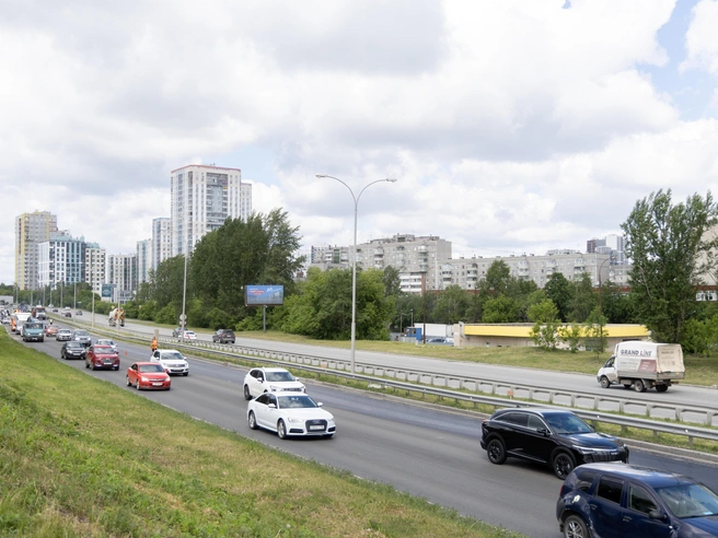 Объездная дорога остается одной из самых загруженных магистралей города | Источник: Владислав Лоншаков / E1.RU