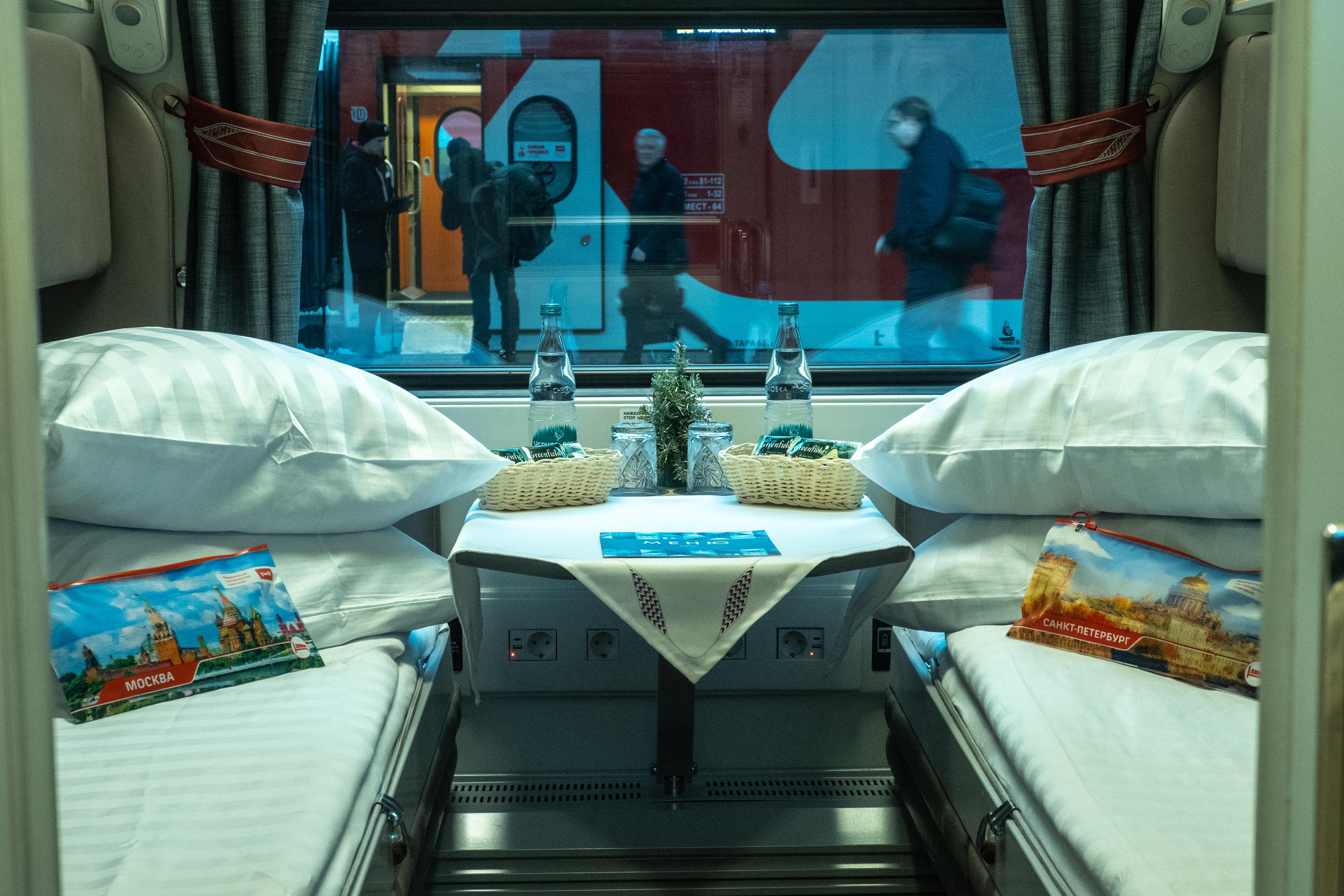 Быстро и дорого, или дешево, но долго. Сколько стоит уехать из Воронежа к морю на поезде 