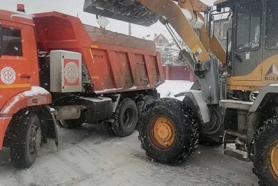 Дорожные работы в Кузнецке: вывоз снега и расширение полотна