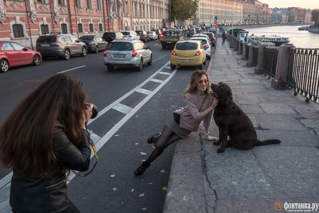 Не стоит стесняться задавать фотографу вопросы во время съемки | Источник: Михаил Огнев / FONTANKA.RU