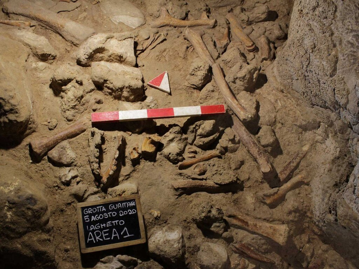 В пещере к югу от Рима найдены останки девяти неандертальцев