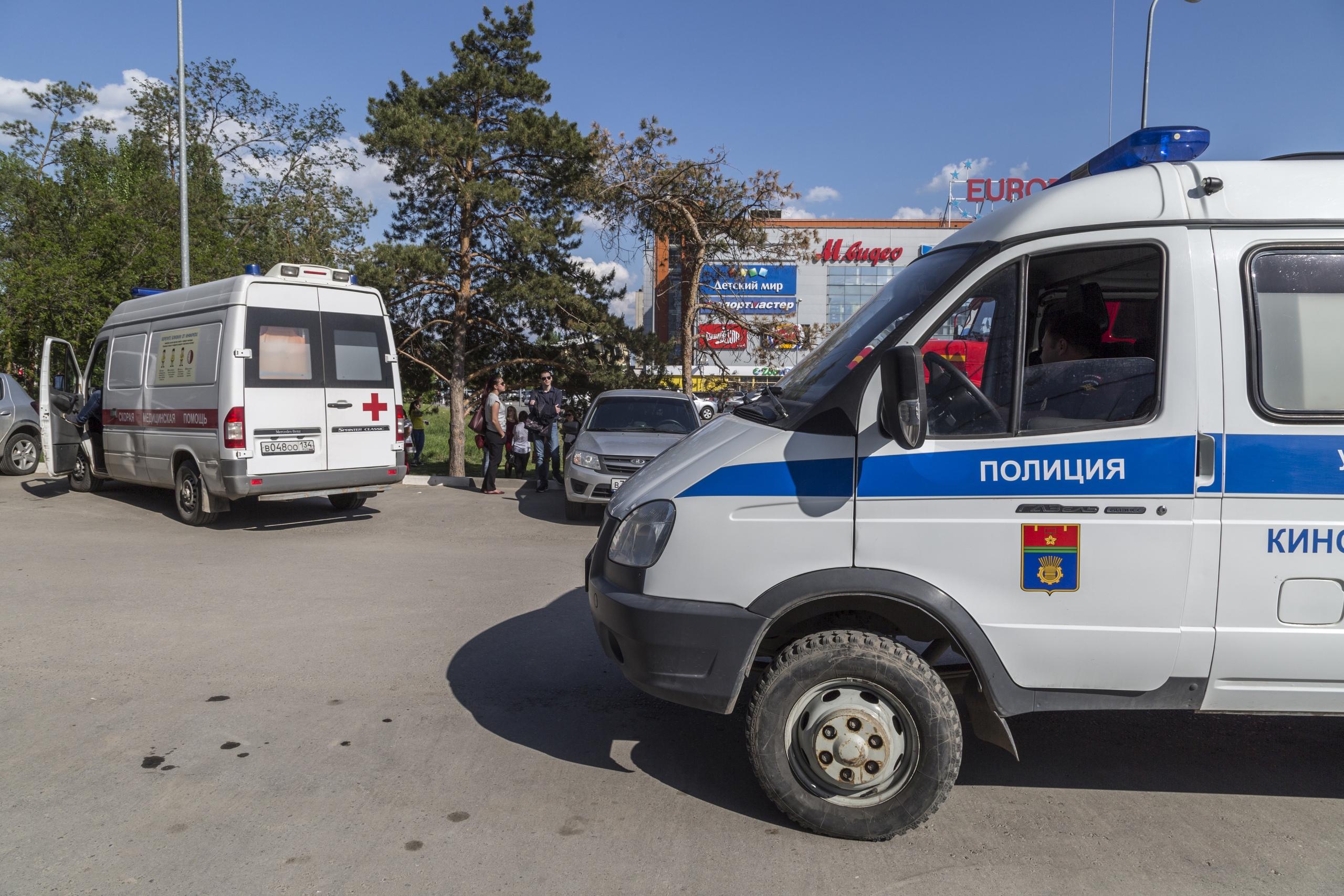 В Волгограде полиция, скорая и пожарные машины стянуты к школам: всё, что  известно о тревоге - 20 мая 2024 - V1.ру