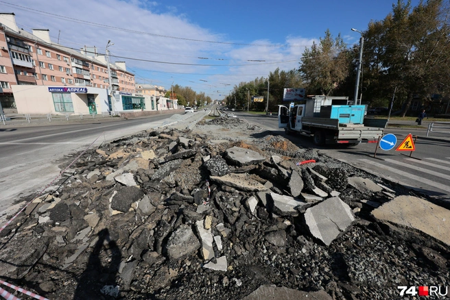 Остановка находится чуть дальше от места раскопок | Источник: Наталья Лапцевич