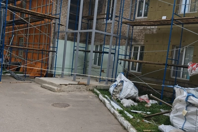 В Кондрово ремонтируют детскую поликлинику
