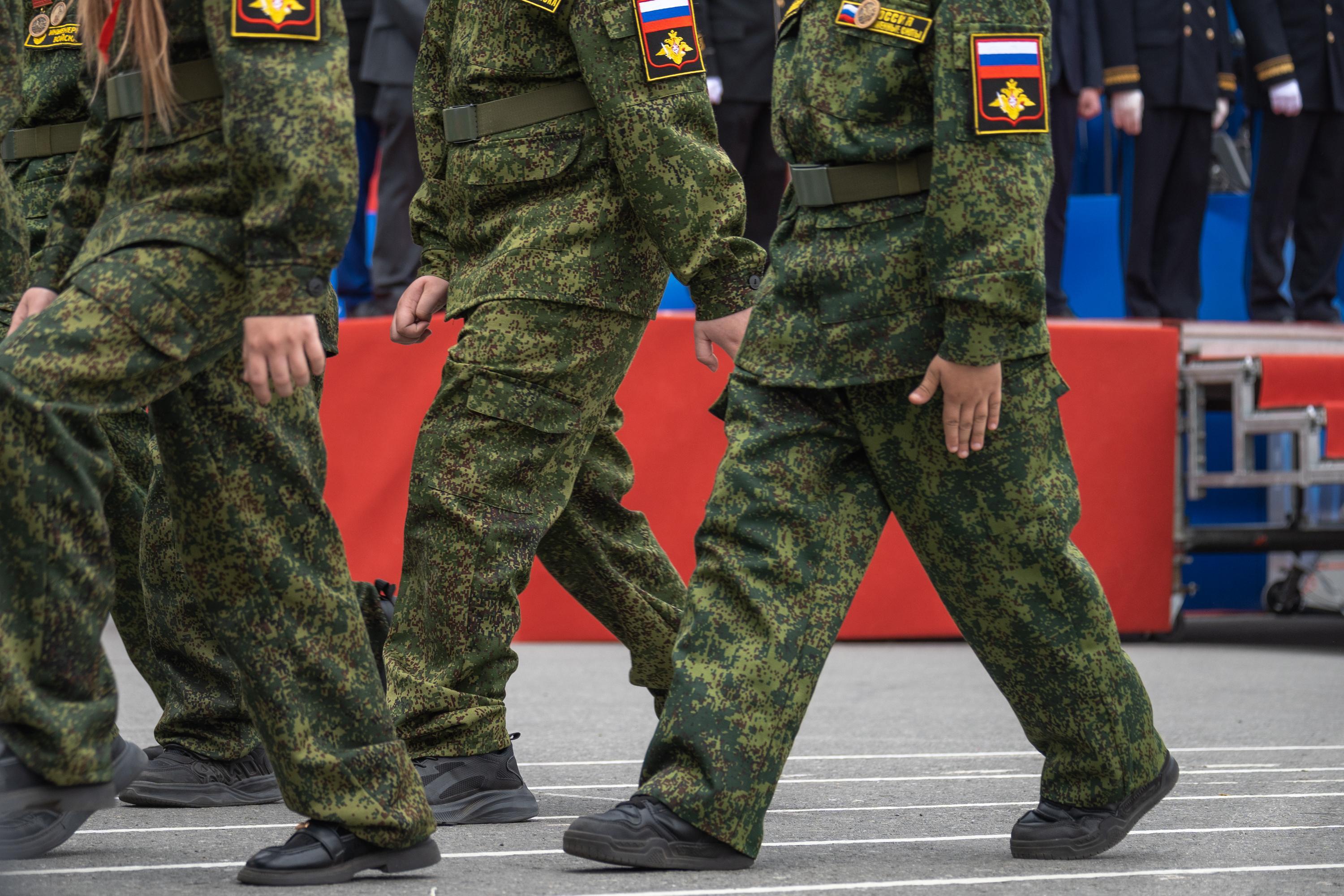 Начальную военную подготовку в школах увеличат вдвое: чему там будут учить