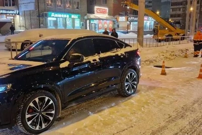 Asphalt Hole Appears on Permyakova Street in Tyumen