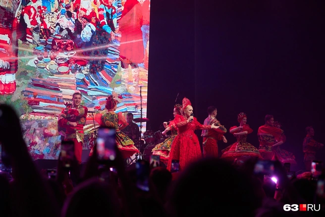 Артисты несколько раз за шоу сменили наряды | Источник: Роман Данилкин / 63.RU