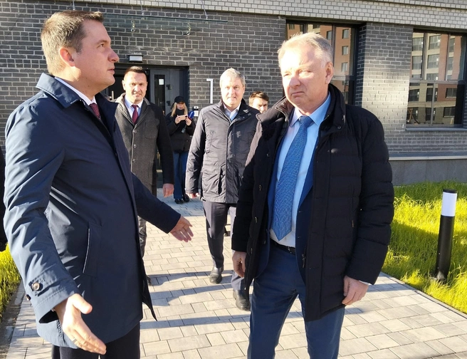 Александр Цыбульский оценил качество жилья, которое передается Группой Аквилон в собственность региона для предоставления нуждающимся | Источник: «Аквилон Недвижимость»
