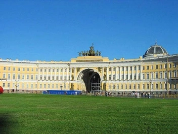 Газон стал частью памятной акции ко Дню памяти и скорби. | Источник: Владимир Пен
