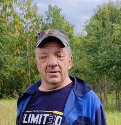 Сергей, говорит Ирина, очень любит внуков, хоть технически они ему и не родные, и часто катал их на мотоблоке. Что дети запомнят лучше, веселого деда или дым и огонь за дверями дома — открытый вопрос | Источник: whatsapp.com