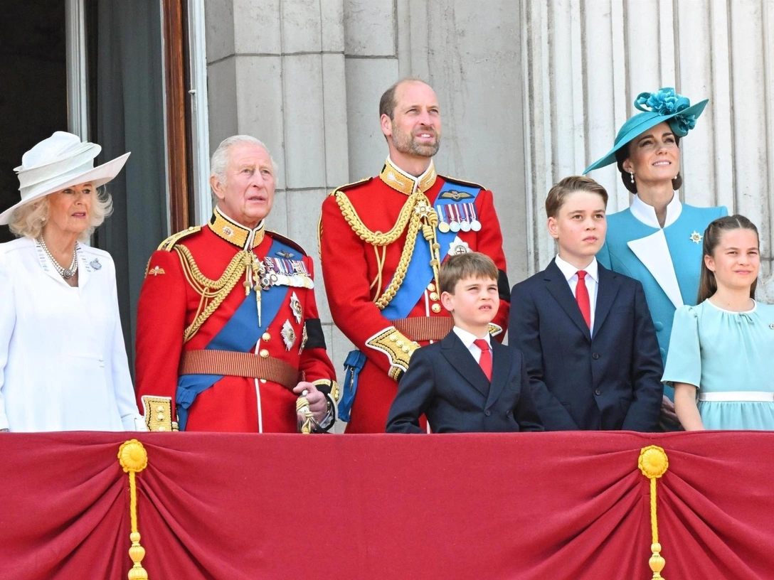 Спокойный принц Луи и Уильям среди гвардии: самые яркие моменты Trooping the Colour 2025 | marieclaire.ru
