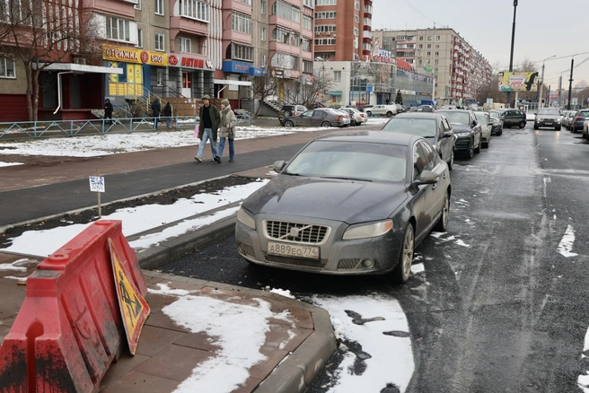 Парковаться теперь не так удобно, но альтернатив немного | Источник: Наталья Лапцевич
