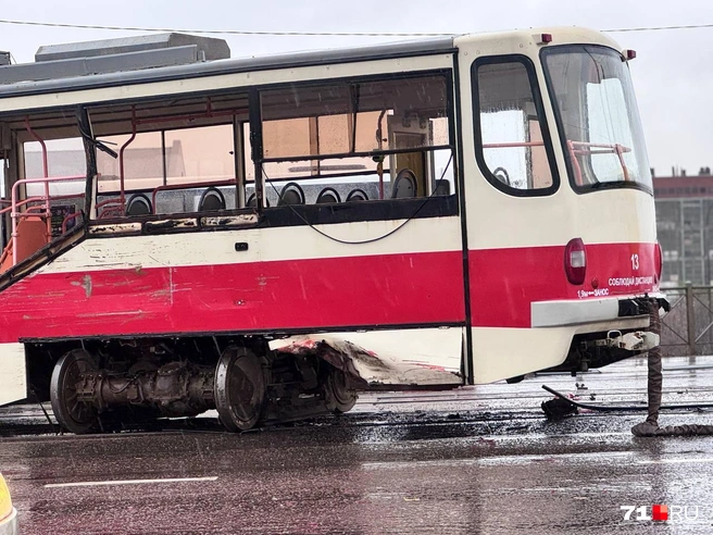 Судя по фотографиям, трамвайное полотно в месте смертельного ДТП сильно повреждено  | Источник: Александр Горбанев / 71.RU