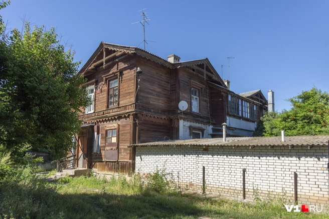 Культурное историческое наследие оказалось не нужным ни администрации города, ни комитету охраны ОКН | Источник: Константин Завриков / V1.RU
