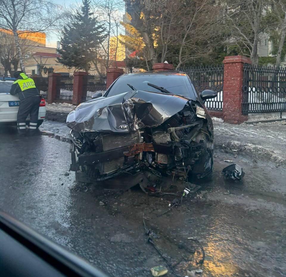 В центре Тюмени произошло ДТП — фото и видео 