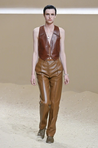 Идеальная база — брюки на осень-зиму 2025/26: лучшие модели у российских брендов Идеальная база — брюки на осень-зиму 2025/26: лучшие модели у российских брендов