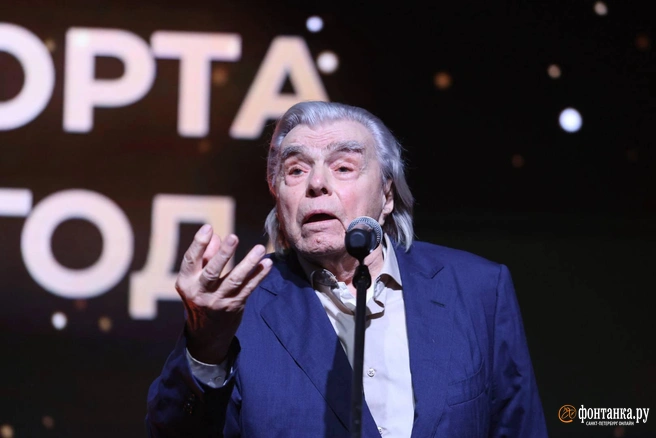 Гребец, тренер, бронзовый медалист Олимпиады 1960 года, двукратный победитель английской королевской регаты, почетный мастер спорта СССР Юрий Бачуров читает стихи про «Фонтанку»