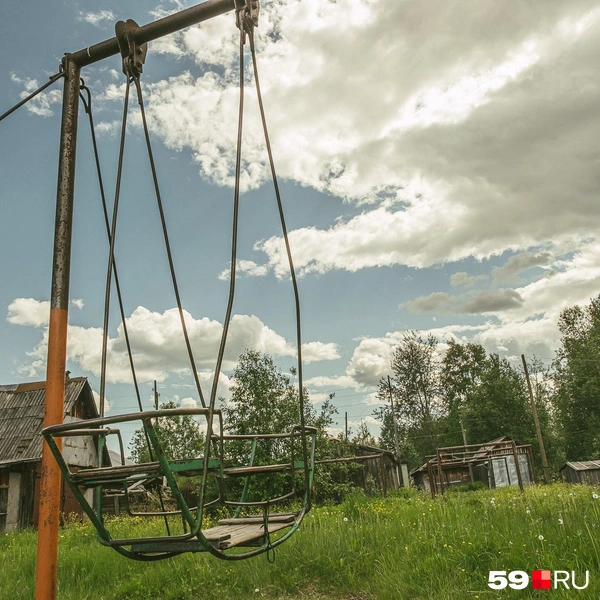 Те самые любимые детьми 90-х лодочки | Источник: Василина Любимова / 59.RU