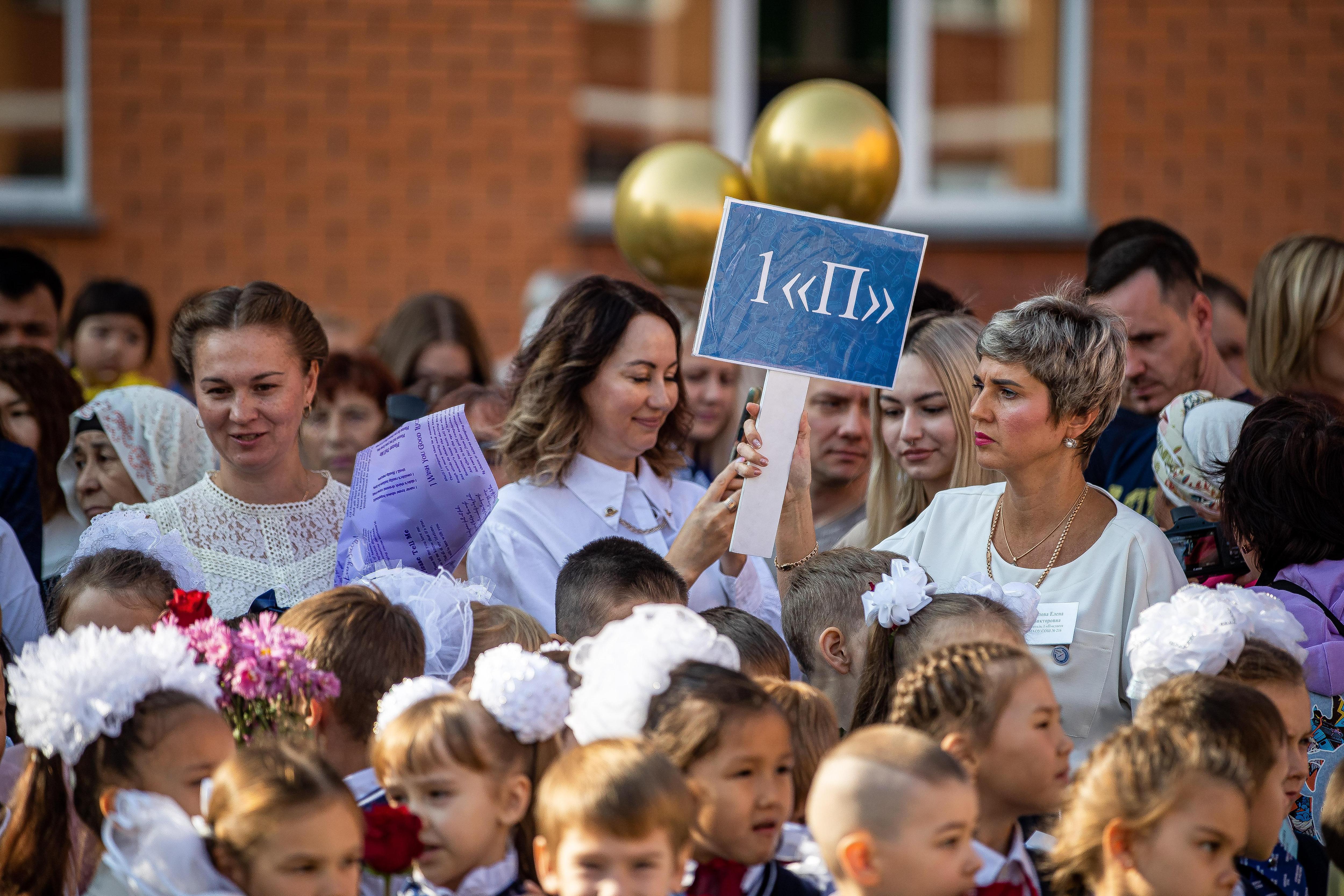 Как записать ребенка в первый класс: объясняем на картинках