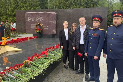 Сотрудники СК почтили память защитников Отечества