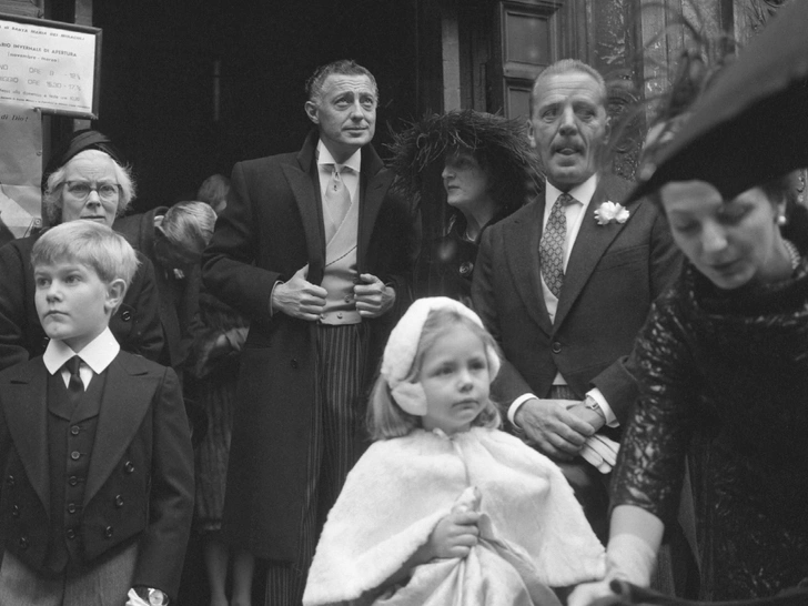 Итальянский промышленник Джанни Аньелли у церкви, Венеция, 1960 год