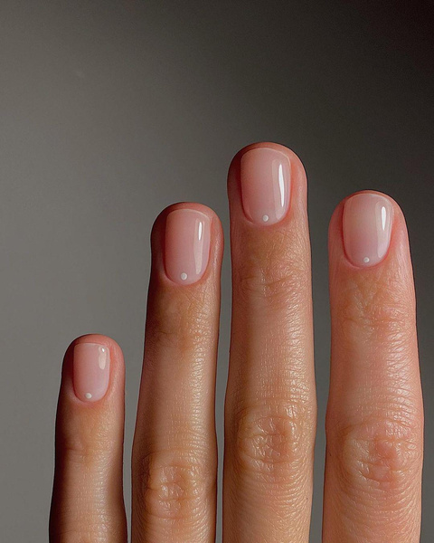 Мыльные ногти: 6 нескучных нюдовых маникюров в эстетике clean girl